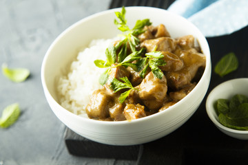 Thai curry with pork and peanut butter