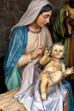 Virgen y el ni&ntilde;o en nacimiento en madrid