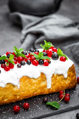 Cheesecake with fresh berries and yogurt