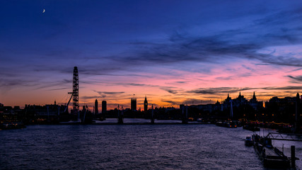Obraz premium Panoramic view of London Thames at sunset in december