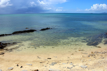 夏の海岸と夏空