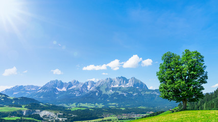 Fototapeta na wymiar Wanderurlaub mit Alpenpanorama in den Kitzbüheler Alpen