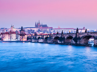 Obraz premium Prague Castle and Charles Bridge in clear and cold morning, Prague, Czech Republic.