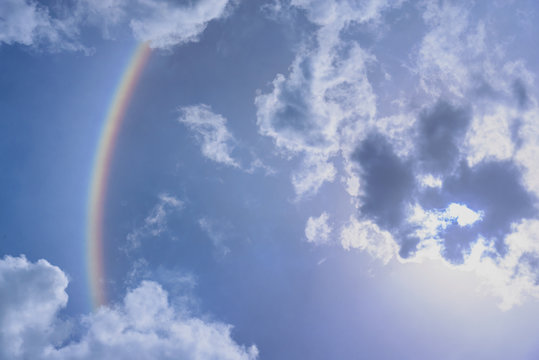 Blur sun halo with cloud in the blue sky.