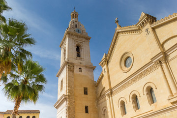 Fototapeta na wymiar Santa Maria church and palm trees in the center of Xativa