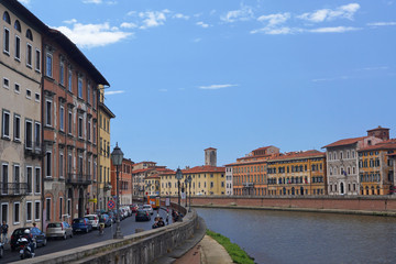 Fototapeta na wymiar Pisa - Promenade entlang des Arno