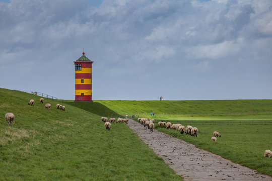 Leuchtturm am Deich