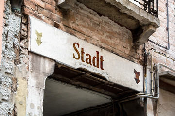 Fototapeta premium Schild 226 - Stadt