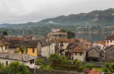 Fototapeta na wymiar Vieux village de Orta San Giulio