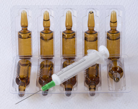 Vacunas.
Tratamiento de ampollas inyectables para curar enfermedad.

