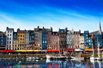 Waterfront of Honfleur harbor in Normandy, France - obrazy, fototapety, plakaty