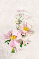 Obraz na płótnie Canvas flat lay greeting card with pink peony bouquet 