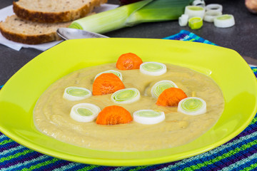 Vegetarian cream soup with leek