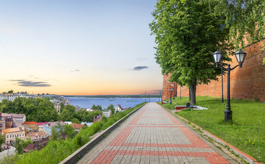 Naklejka premium The road along the walls of the Nizhny Novgorod Kremlin. Russia