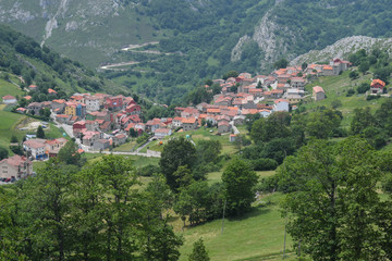 Fototapeta na wymiar Village of Sotres in the national park of Picos de Europa 