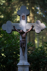 Altes Kreuz mit Jesusfigur © Blende8