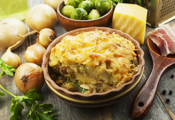 Potato casserole with brussel sprouts - 162943133