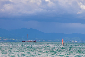 Fototapeta premium BlBlue sea of ancient Chinese ship