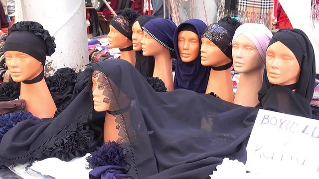 4K Heads of dummies covered in scarfs on the market