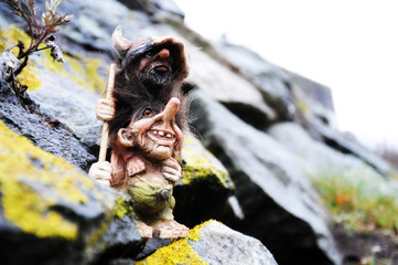Norweskie trolle na kamieniu - obrazy, fototapety, plakaty