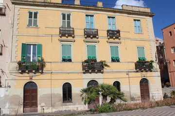 Palazzo storico verandine e fiori Cagliari