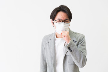 マスクをしたミドル男性