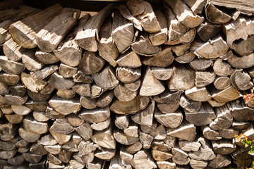 薪　冬の暖房用の薪