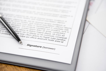 Obraz premium Blank signature line on loan agreement