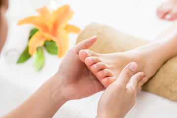 Obraz na płótnie Canvas Therapist giving foot massage to a woman