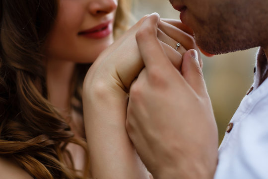 Man kissing woman's hand