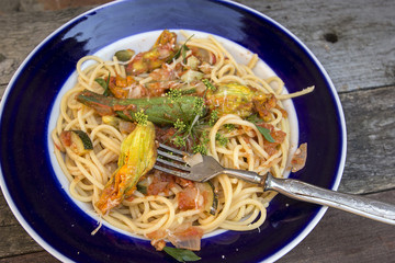 Паста с цветами цукини 