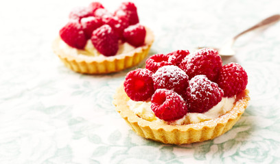 Mini Tarts with Mascarpone Cheese and Raspberries