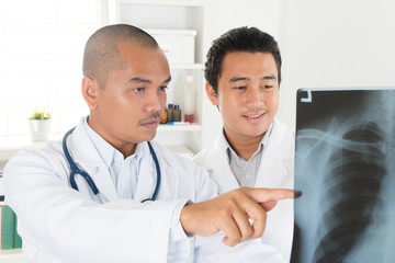 Fototapeta na wymiar Medical doctors checking on x-ray scan