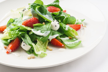 salad with strawberries