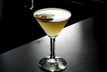 cocktail pisco sour isolated