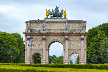 Fototapeta na wymiar Amazing view of The Arc de Triomphe du Carrousel in Paris