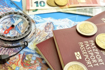 paszport, kompas i pieniądze