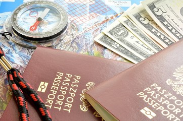 paszport, kompas i pieniądze
