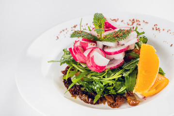 salad with dried tomatoes