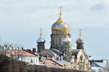 Fototapeta na wymiar domes of the Orthodox assumption Church on Vasilyevsky island