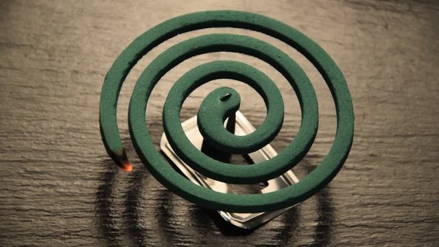 Repelente en espiral Zampirone Fumighete 
 Противокомариная спираль 모기향 蚊取線香
 Sz&uacute;nyog Video Mosquito coil 蚊取線香 