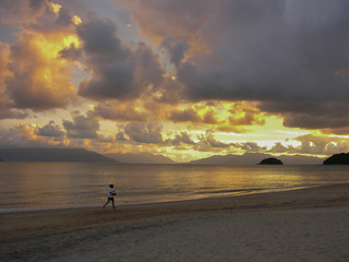 Fototapeta na wymiar jogging_at_sunset