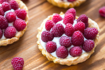 Tartlets with raspberry