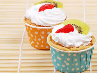 cup cake with strawberry and kiwi fruit on top