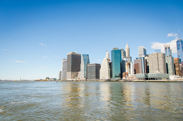 Fototapeta na wymiar New York skyline in a sunny day