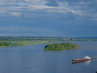 Остров на реке
