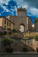 Fototapeta na wymiar Scalinata e antica torre nel centro storico di Monteleone di Spoleto