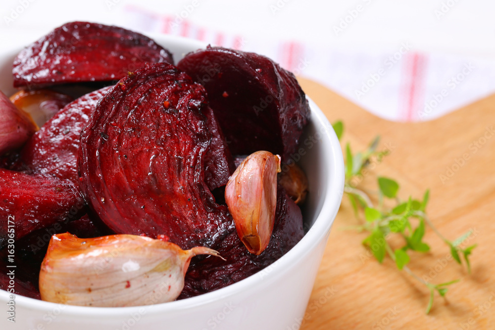 Poster baked beetroot and garlic