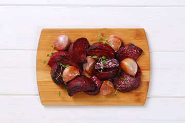 baked beetroot with garlic and thyme