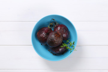 baked whole beetroots with thyme